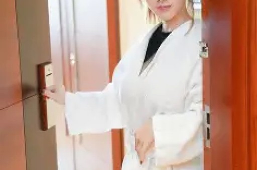 “假洋牌”优思益翻车事件:网红集体致歉背后的品牌包装术与流量陷阱 “假洋牌”优思益翻车事件:网红集体致歉背后的品牌包装术与流量陷阱